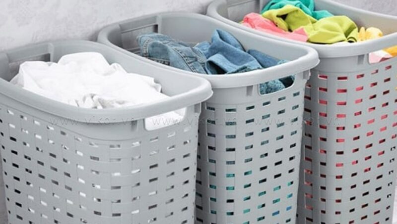 Phân loại quần áo trước khi giặt là vô cùng cần thiết.